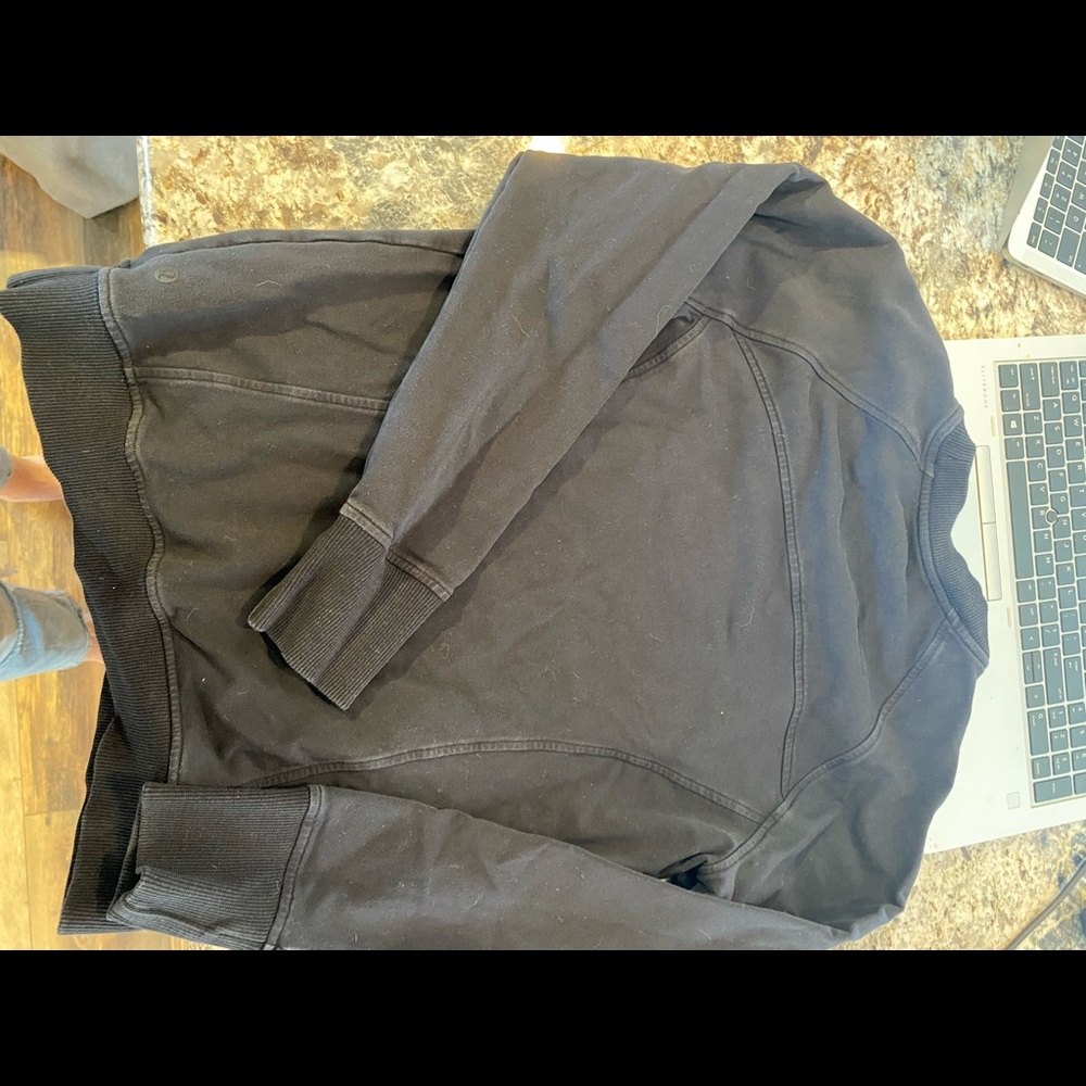 Lululemon black crew neck sweatshirt